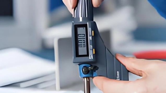 Dispositivo di misurazione del controllo di qualit&agrave; per test di spessore del materiale